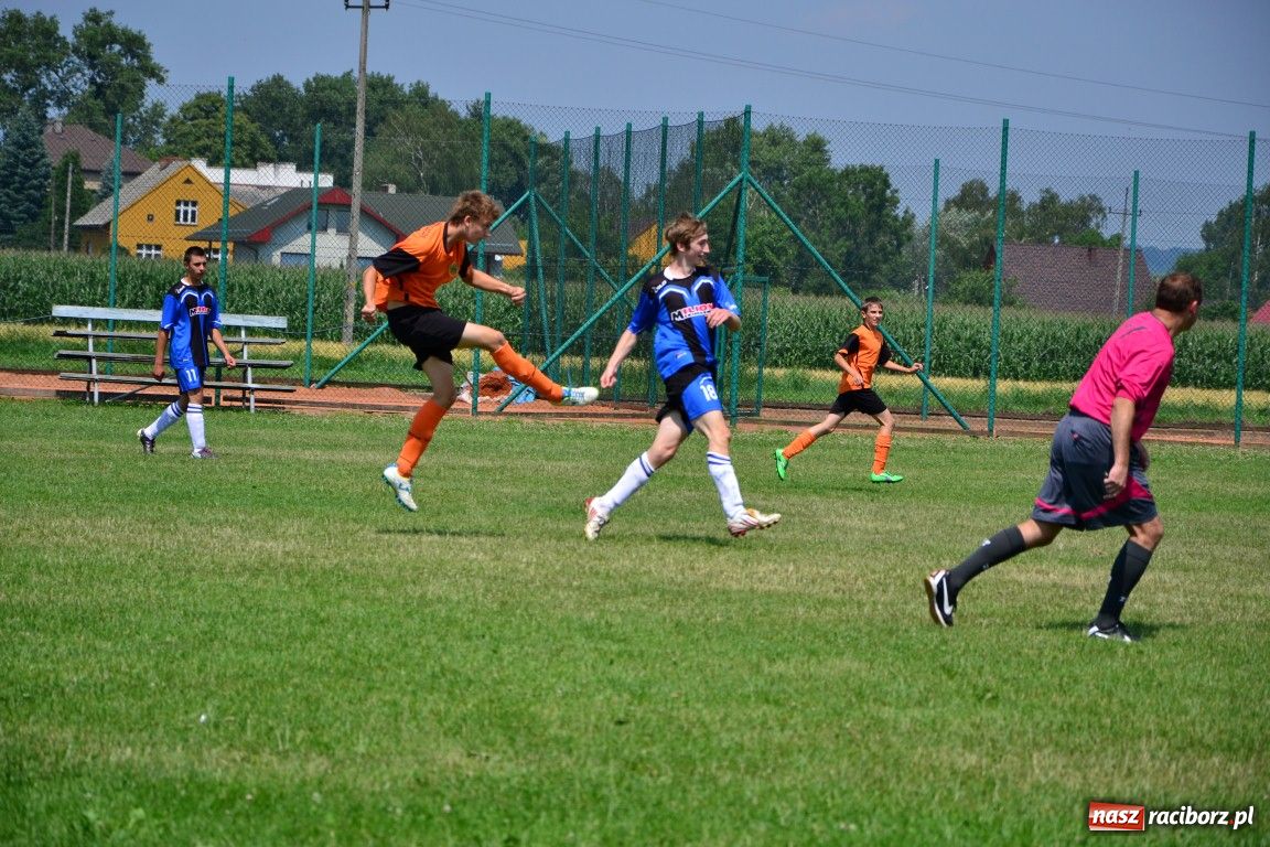 Zdjęcie w galerii na portalu naszraciborz.pl: Juniorzy walczyli o Puchar Wójta wiadomości z regionu