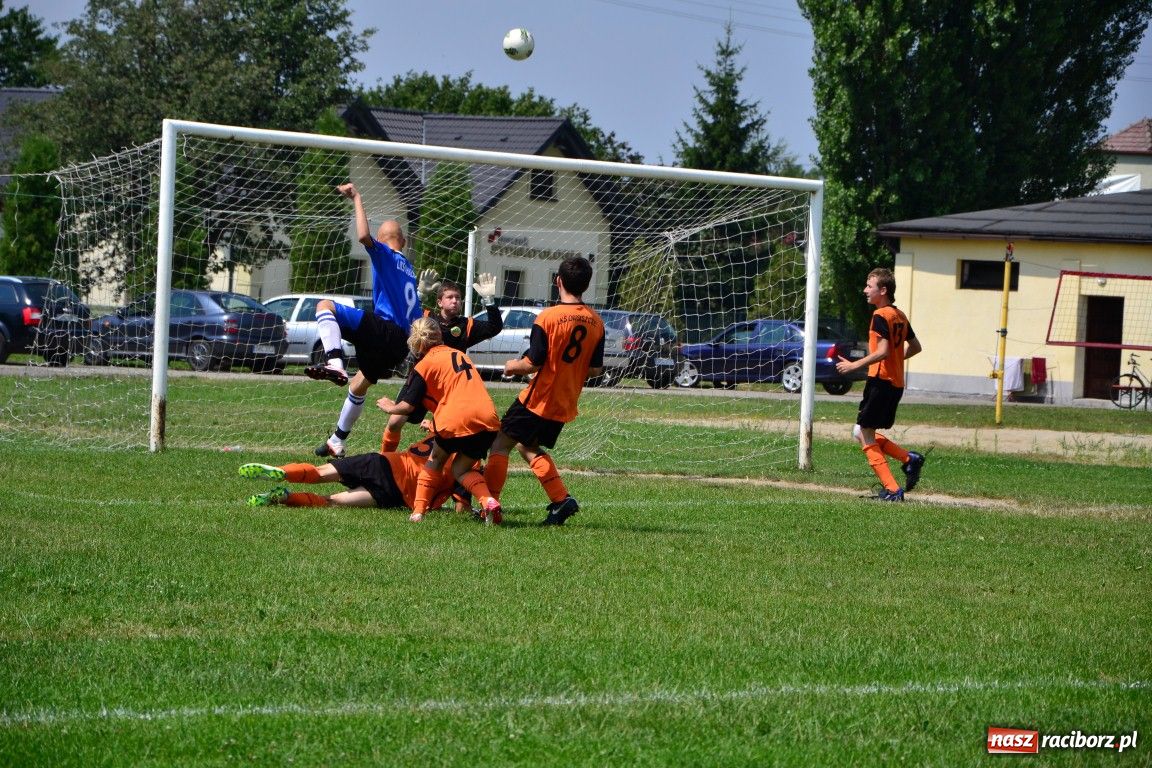Zdjęcie w galerii na portalu naszraciborz.pl: Juniorzy walczyli o Puchar Wójta wiadomości z regionu