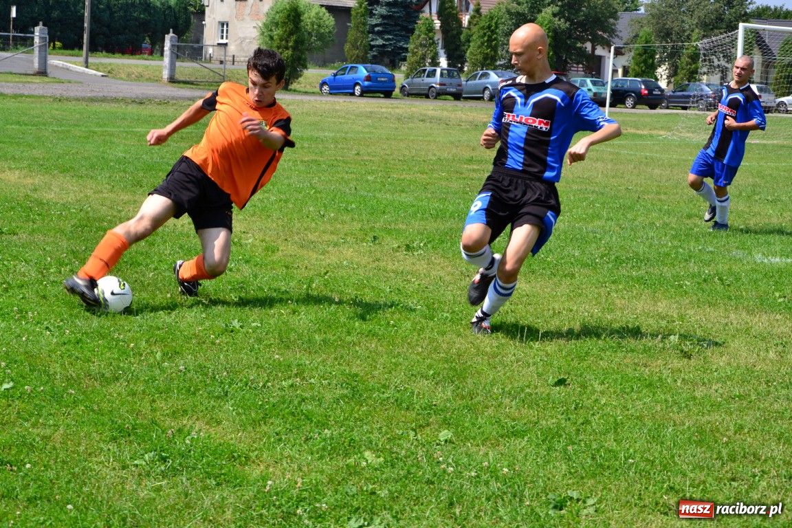 Zdjęcie w galerii na portalu naszraciborz.pl: Juniorzy walczyli o Puchar Wójta wiadomości z regionu