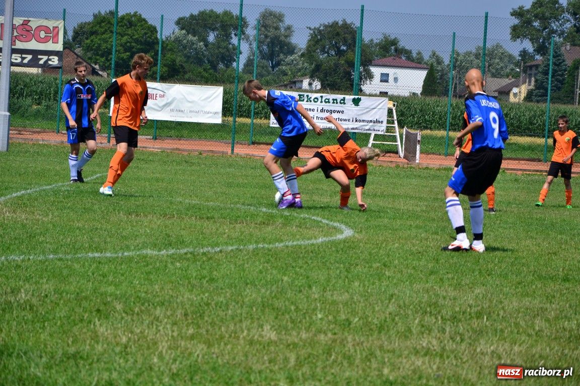 Zdjęcie w galerii na portalu naszraciborz.pl: Juniorzy walczyli o Puchar Wójta wiadomości z regionu