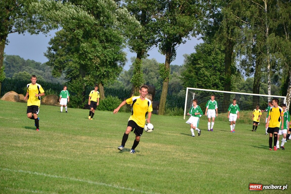 Zdjęcie w galerii na portalu naszraciborz.pl: Juniorzy walczyli o Puchar Wójta wiadomości z regionu