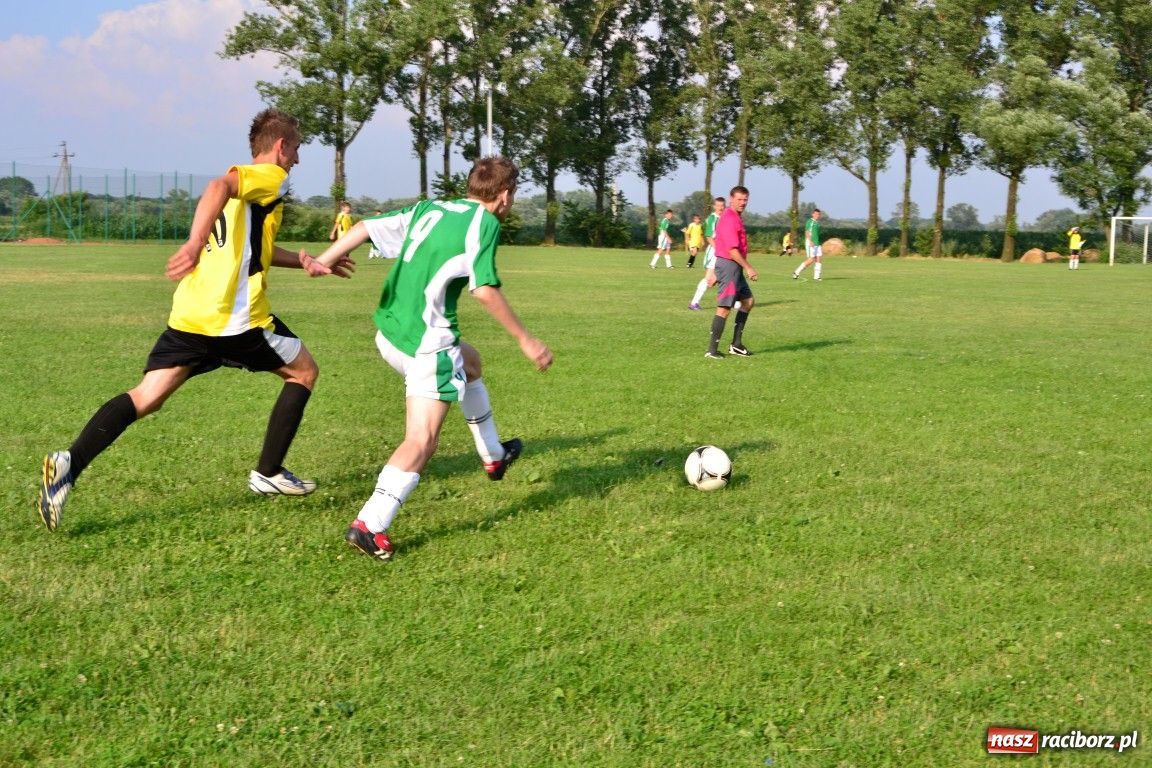 Zdjęcie w galerii na portalu naszraciborz.pl: Juniorzy walczyli o Puchar Wójta wiadomości z regionu