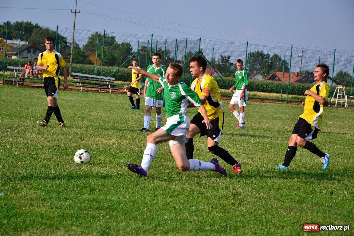 Zdjęcie w galerii na portalu naszraciborz.pl: Juniorzy walczyli o Puchar Wójta wiadomości z regionu