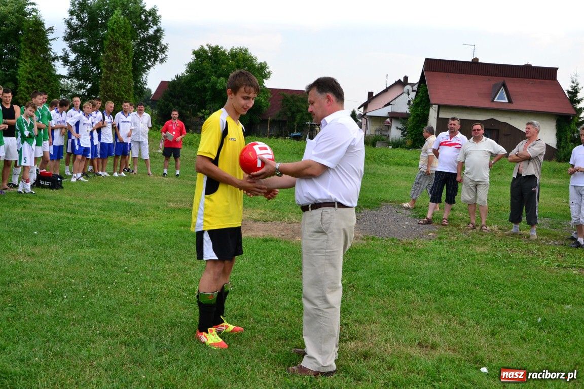 Zdjęcie w galerii na portalu naszraciborz.pl: Juniorzy walczyli o Puchar Wójta wiadomości z regionu