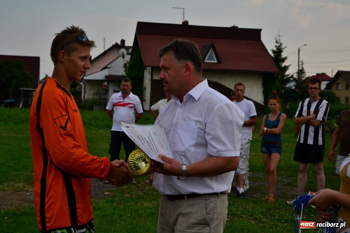 Zdjęcie w galerii na portalu naszraciborz.pl: Juniorzy walczyli o Puchar Wójta wiadomości z regionu