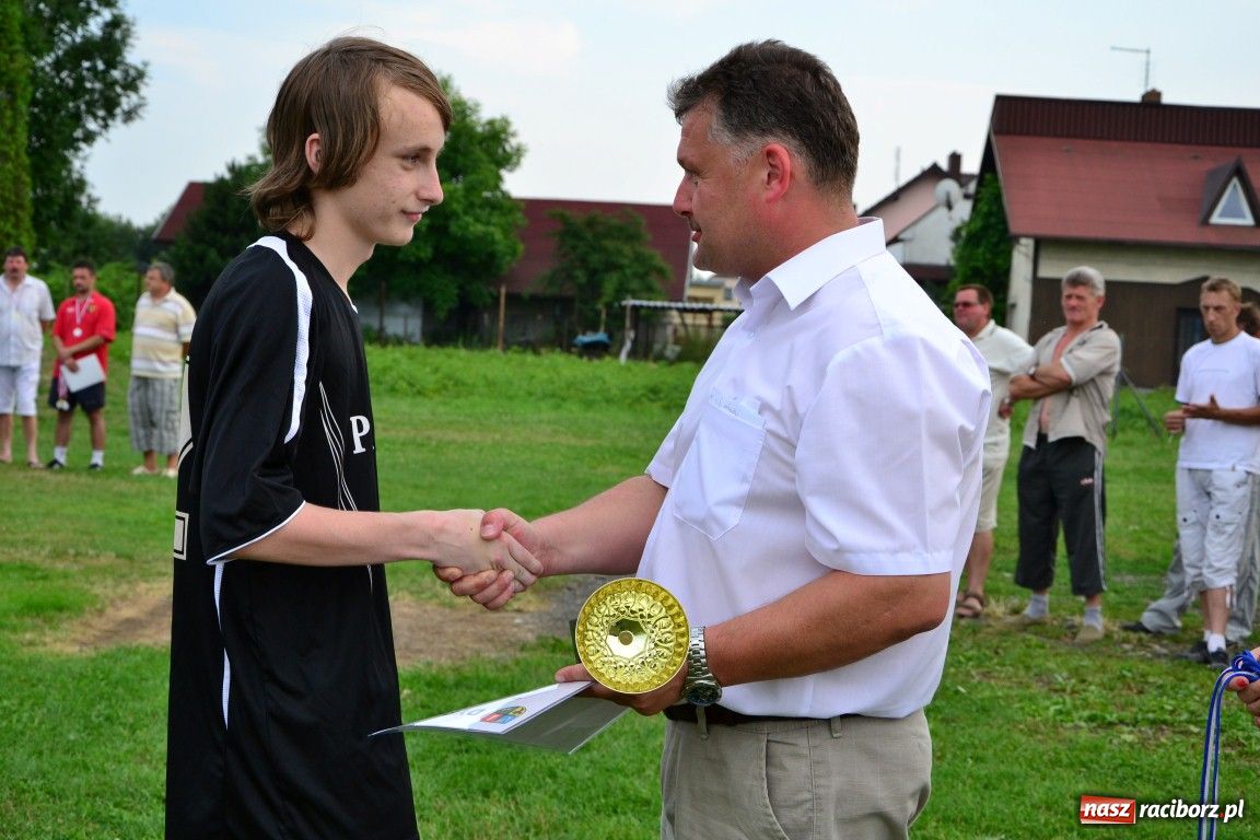Zdjęcie w galerii na portalu naszraciborz.pl: Juniorzy walczyli o Puchar Wójta wiadomości z regionu