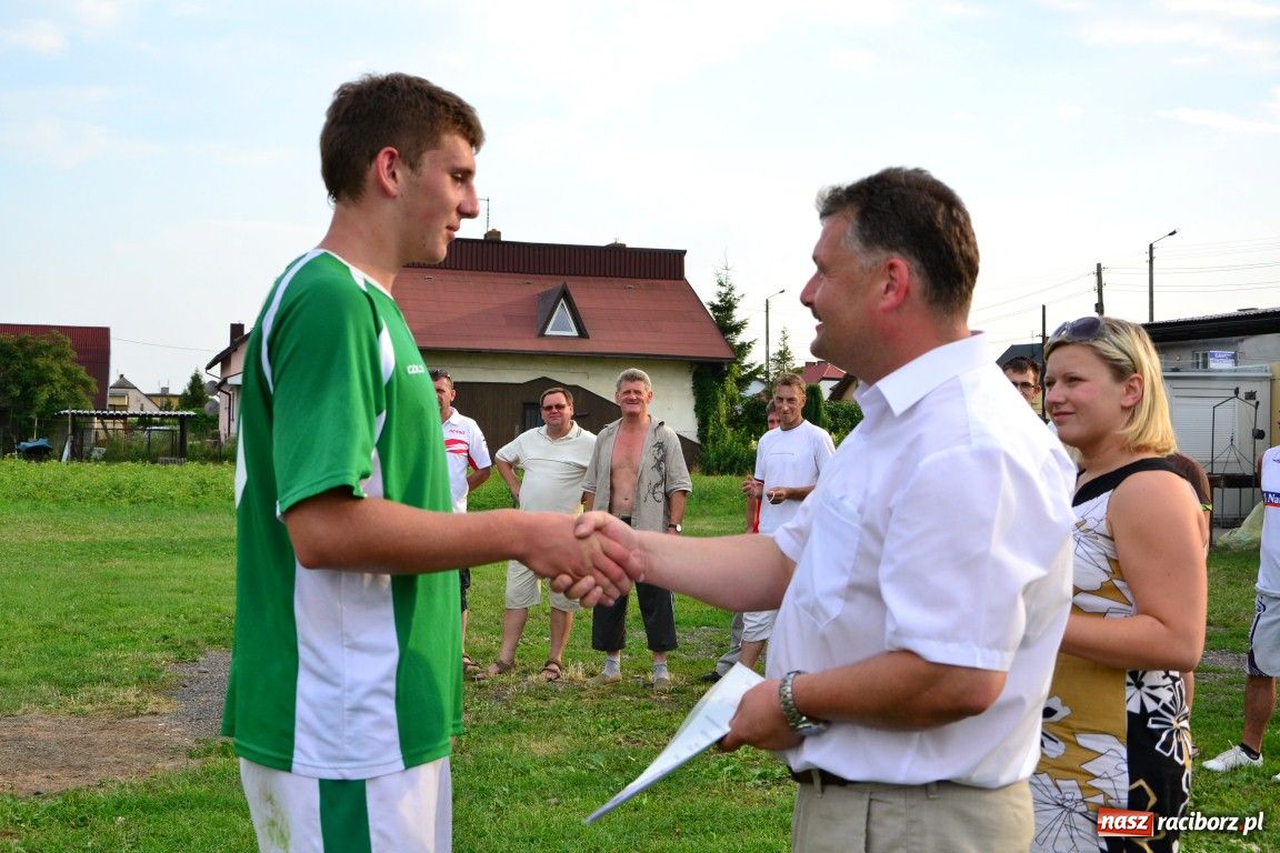 Zdjęcie w galerii na portalu naszraciborz.pl: Juniorzy walczyli o Puchar Wójta wiadomości z regionu