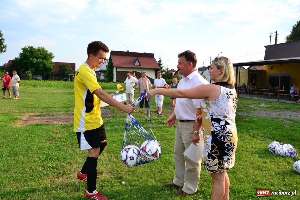 Zdjęcie w galerii na portalu naszraciborz.pl: Juniorzy walczyli o Puchar Wójta wiadomości z regionu