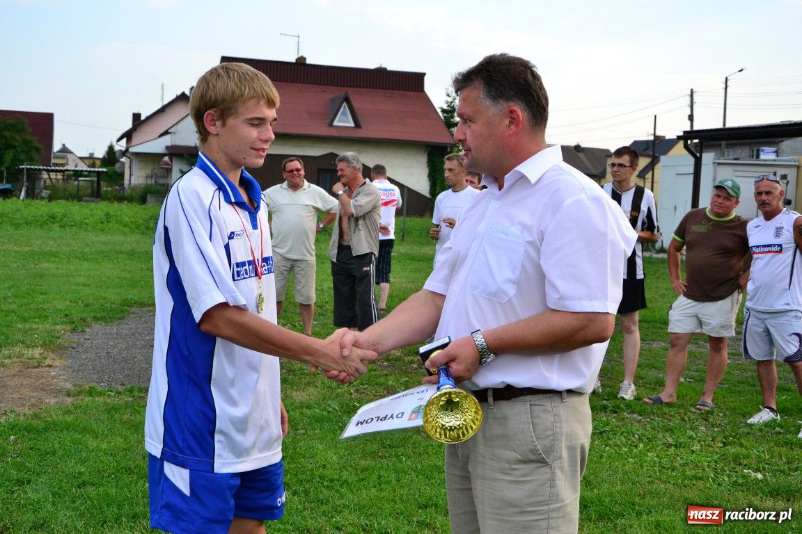 Zdjęcie w galerii na portalu naszraciborz.pl: Juniorzy walczyli o Puchar Wójta wiadomości z regionu