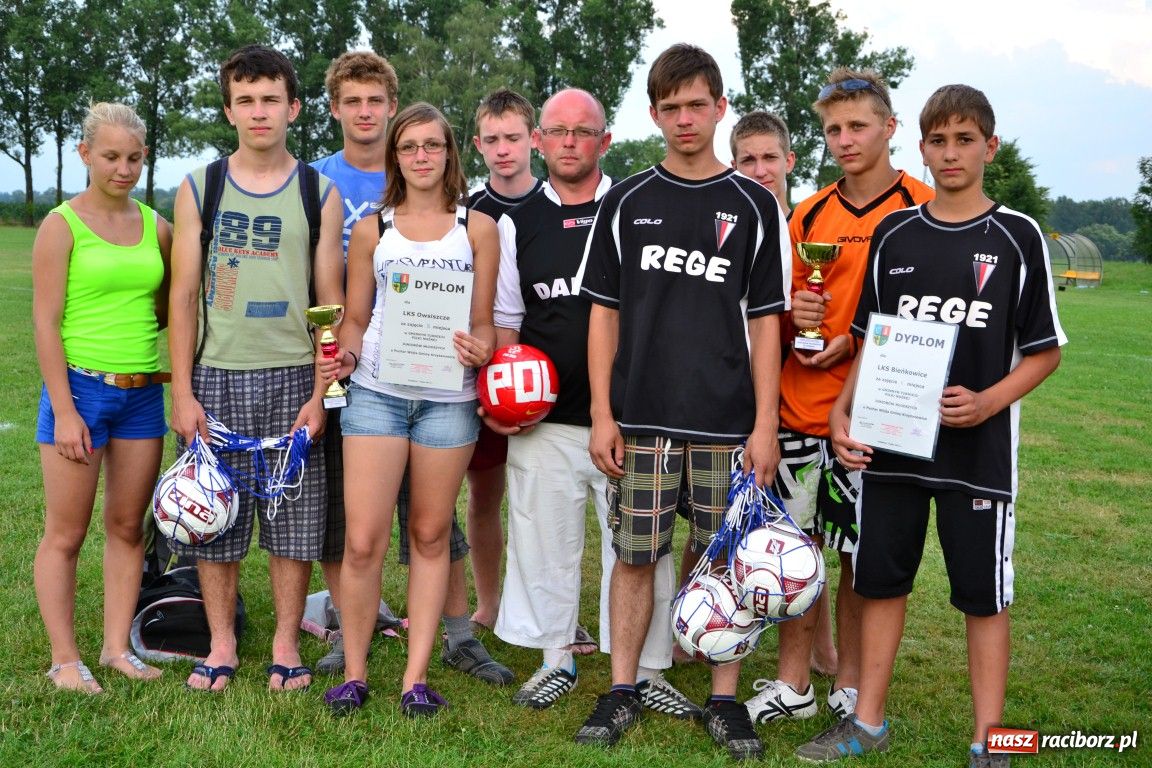 Zdjęcie w galerii na portalu naszraciborz.pl: Juniorzy walczyli o Puchar Wójta wiadomości z regionu