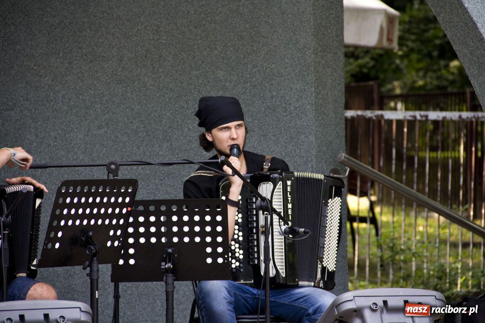 Zdjęcie w galerii na portalu naszraciborz.pl: Trio akordeonowe na letni upał wiadomości z regionu