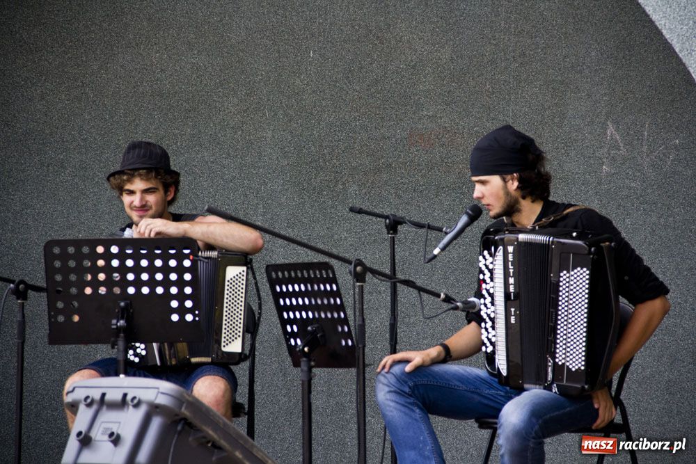 Zdjęcie w galerii na portalu naszraciborz.pl: Trio akordeonowe na letni upał wiadomości z regionu
