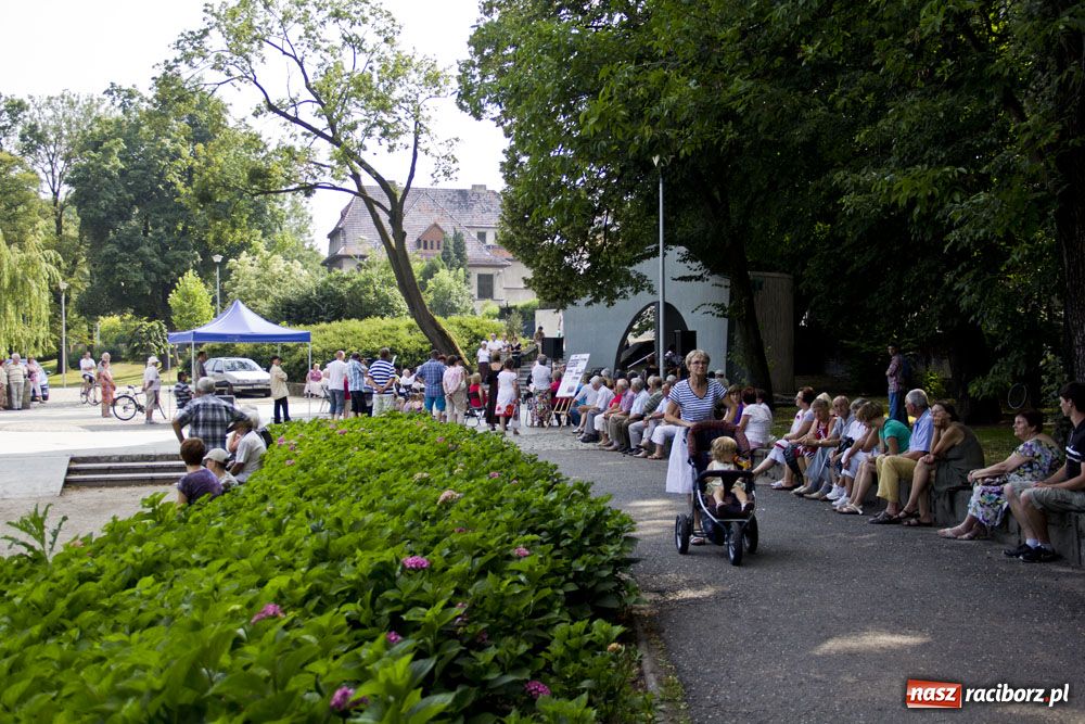 Zdjęcie w galerii na portalu naszraciborz.pl: Trio akordeonowe na letni upał wiadomości z regionu