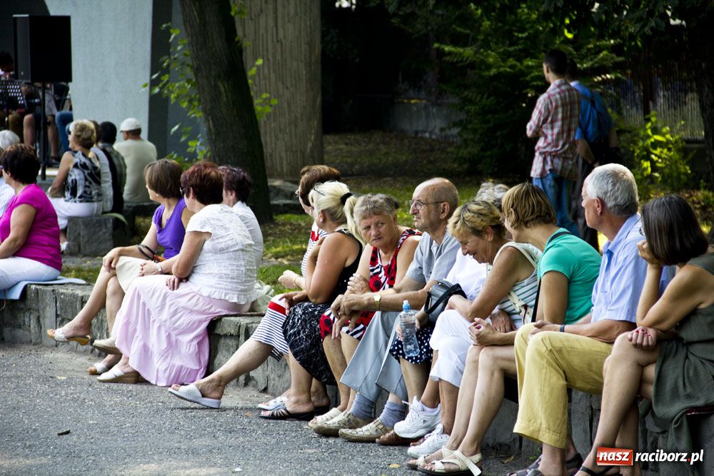 Zdjęcie w galerii na portalu naszraciborz.pl: Trio akordeonowe na letni upał wiadomości z regionu