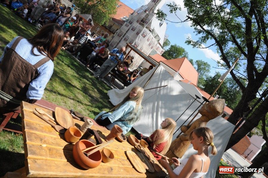 Zdjęcie w galerii na portalu naszraciborz.pl: Dzieci bawiły się na zamku z Drengami wiadomości z regionu