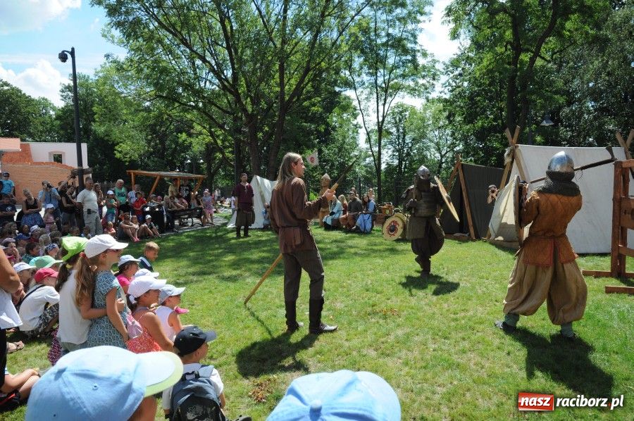 Zdjęcie w galerii na portalu naszraciborz.pl: Dzieci bawiły się na zamku z Drengami wiadomości z regionu