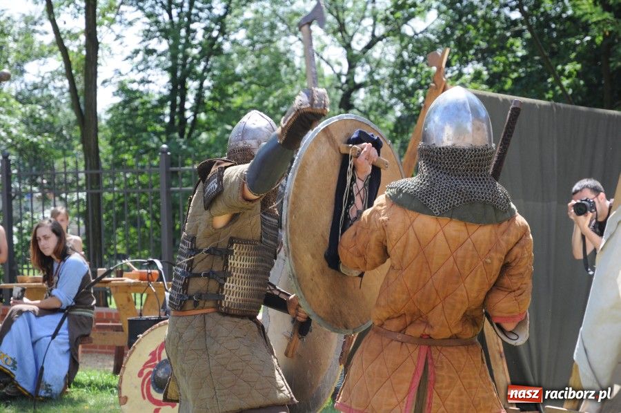 Zdjęcie w galerii na portalu naszraciborz.pl: Dzieci bawiły się na zamku z Drengami wiadomości z regionu