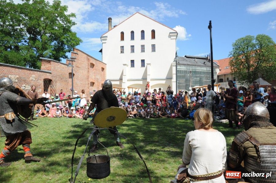 Zdjęcie w galerii na portalu naszraciborz.pl: Dzieci bawiły się na zamku z Drengami wiadomości z regionu