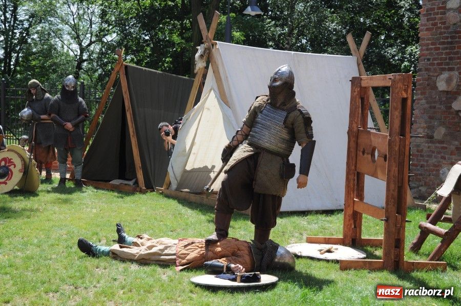 Zdjęcie w galerii na portalu naszraciborz.pl: Dzieci bawiły się na zamku z Drengami wiadomości z regionu