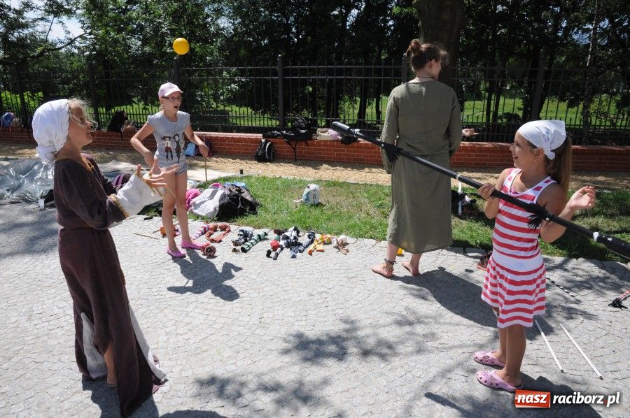 Zdjęcie w galerii na portalu naszraciborz.pl: Dzieci bawiły się na zamku z Drengami wiadomości z regionu