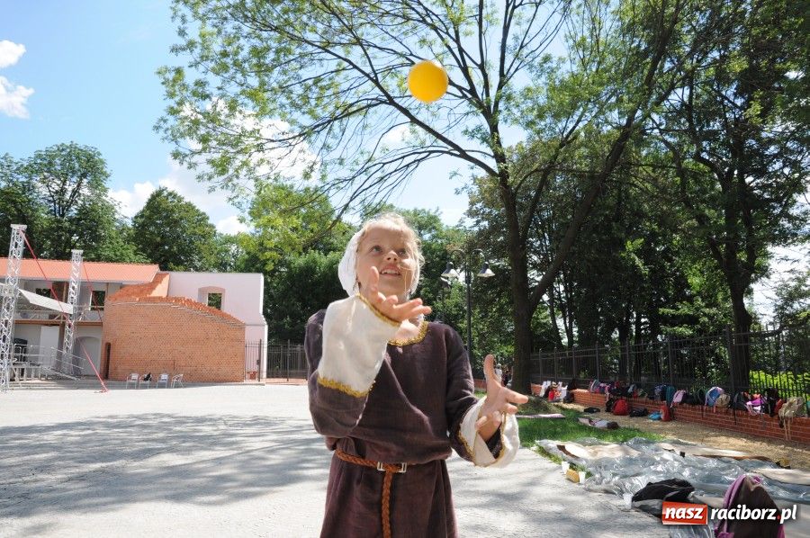 Zdjęcie w galerii na portalu naszraciborz.pl: Dzieci bawiły się na zamku z Drengami wiadomości z regionu