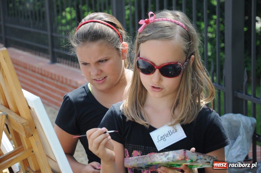 Zdjęcie w galerii na portalu naszraciborz.pl: Dzieci bawiły się na zamku z Drengami wiadomości z regionu