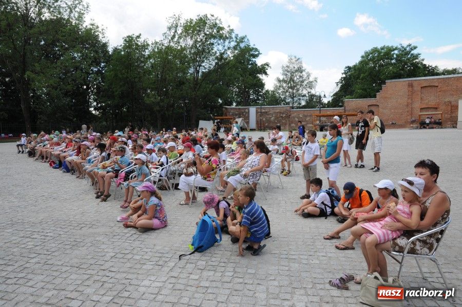 Zdjęcie w galerii na portalu naszraciborz.pl: Dzieci bawiły się na zamku z Drengami wiadomości z regionu