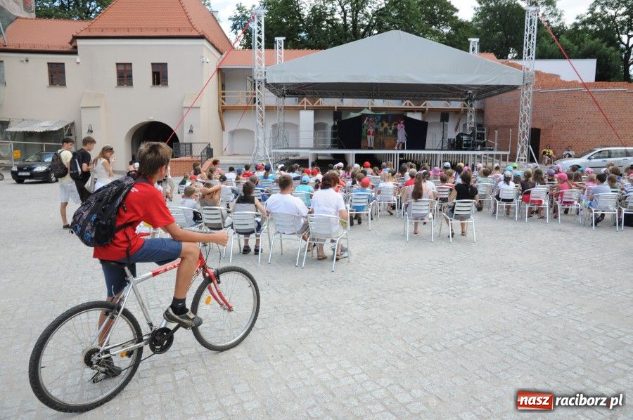 Zdjęcie w galerii na portalu naszraciborz.pl: Dzieci bawiły się na zamku z Drengami wiadomości z regionu