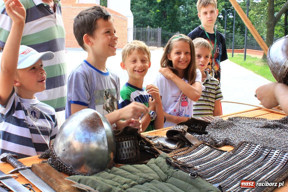 Zdjęcie w galerii na portalu naszraciborz.pl: Dzieci bawiły się na zamku z Drengami wiadomości z regionu