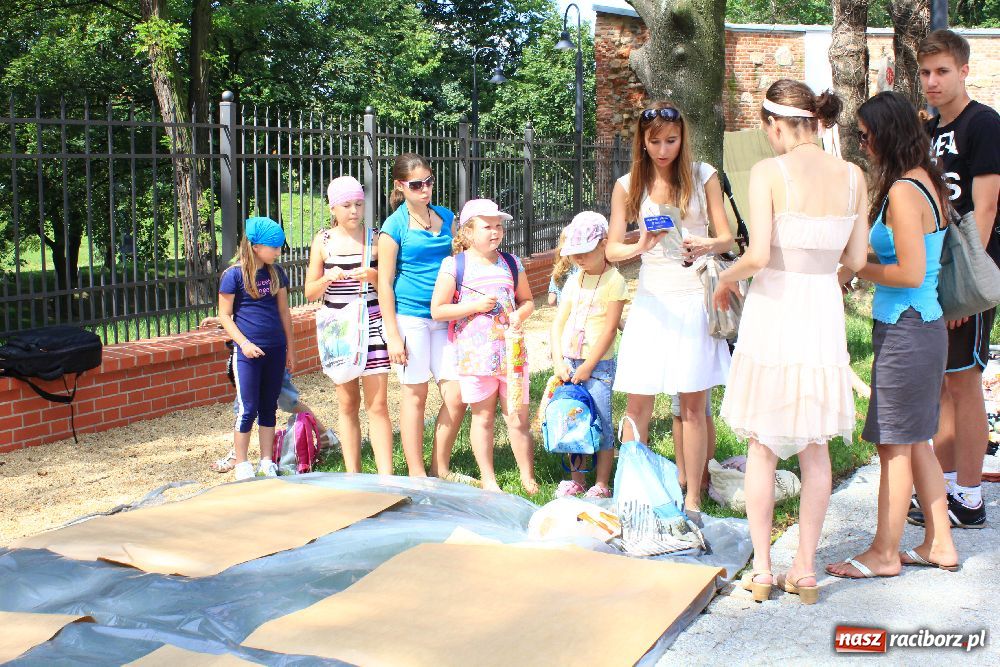 Zdjęcie w galerii na portalu naszraciborz.pl: Dzieci bawiły się na zamku z Drengami wiadomości z regionu