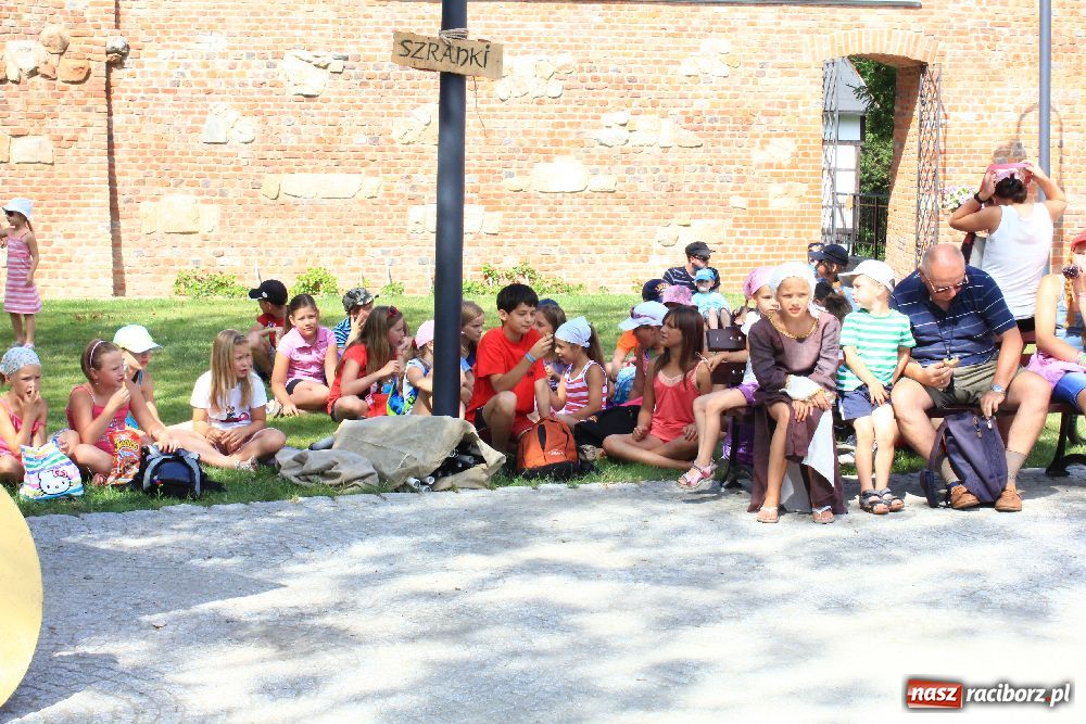 Zdjęcie w galerii na portalu naszraciborz.pl: Dzieci bawiły się na zamku z Drengami wiadomości z regionu