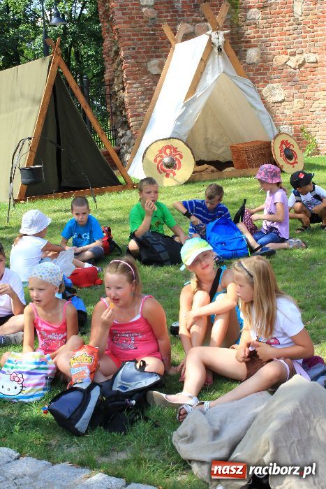 Zdjęcie w galerii na portalu naszraciborz.pl: Dzieci bawiły się na zamku z Drengami wiadomości z regionu