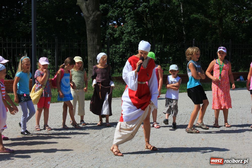 Zdjęcie w galerii na portalu naszraciborz.pl: Dzieci bawiły się na zamku z Drengami wiadomości z regionu