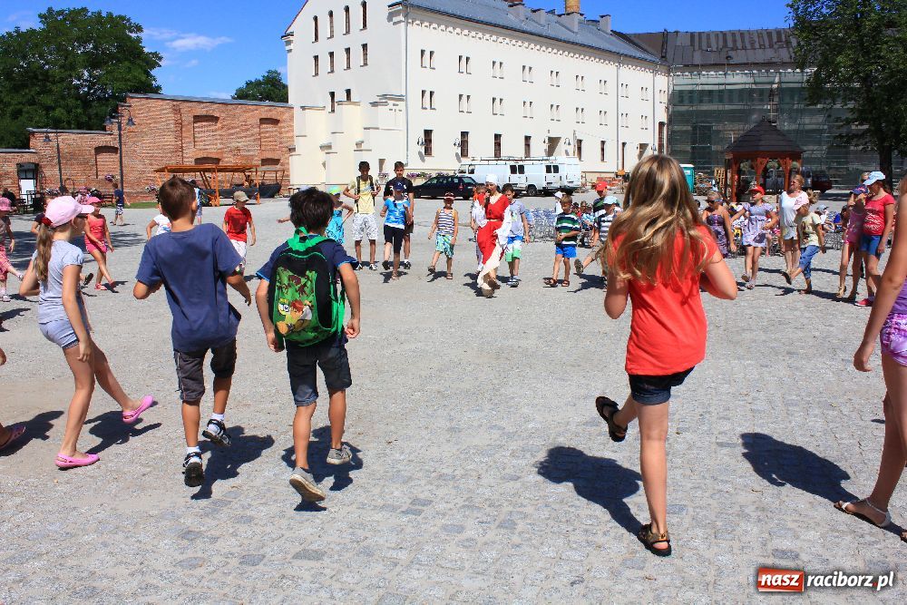 Zdjęcie w galerii na portalu naszraciborz.pl: Dzieci bawiły się na zamku z Drengami wiadomości z regionu