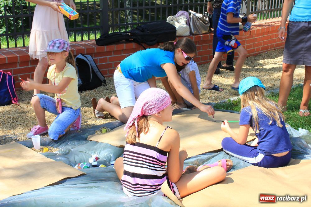 Zdjęcie w galerii na portalu naszraciborz.pl: Dzieci bawiły się na zamku z Drengami wiadomości z regionu