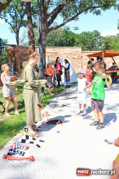 Zdjęcie w galerii na portalu naszraciborz.pl: Dzieci bawiły się na zamku z Drengami wiadomości z regionu