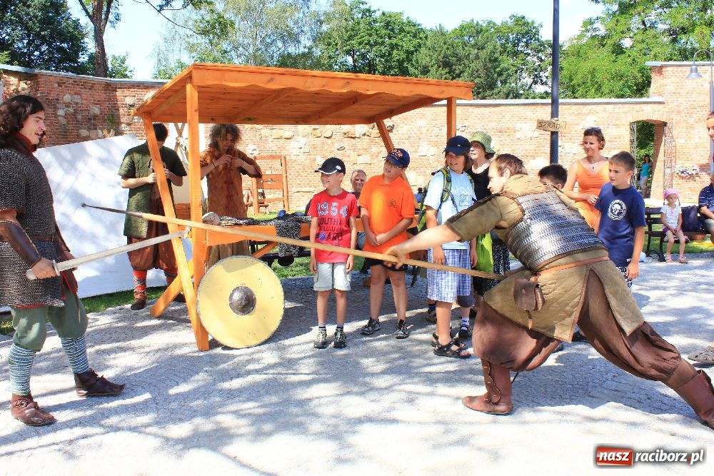 Zdjęcie w galerii na portalu naszraciborz.pl: Dzieci bawiły się na zamku z Drengami wiadomości z regionu