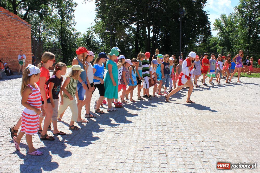 Zdjęcie w galerii na portalu naszraciborz.pl: Dzieci bawiły się na zamku z Drengami wiadomości z regionu