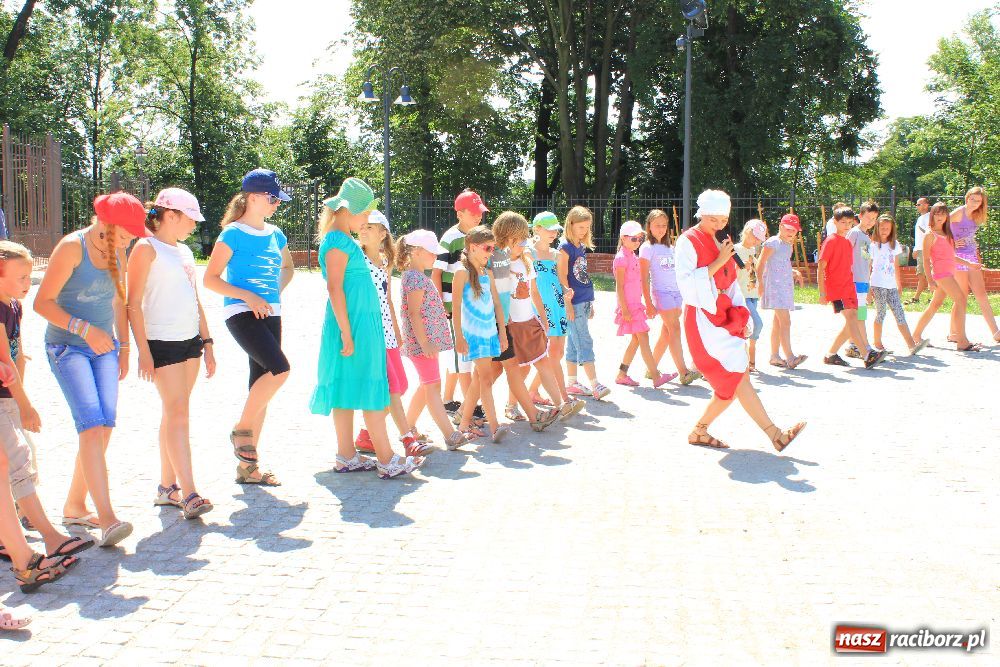 Zdjęcie w galerii na portalu naszraciborz.pl: Dzieci bawiły się na zamku z Drengami wiadomości z regionu