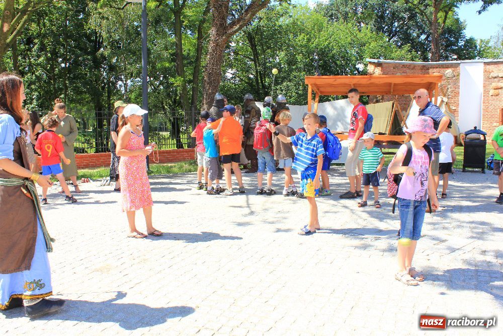 Zdjęcie w galerii na portalu naszraciborz.pl: Dzieci bawiły się na zamku z Drengami wiadomości z regionu