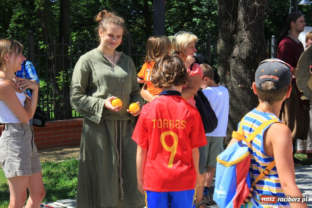 Zdjęcie w galerii na portalu naszraciborz.pl: Dzieci bawiły się na zamku z Drengami wiadomości z regionu
