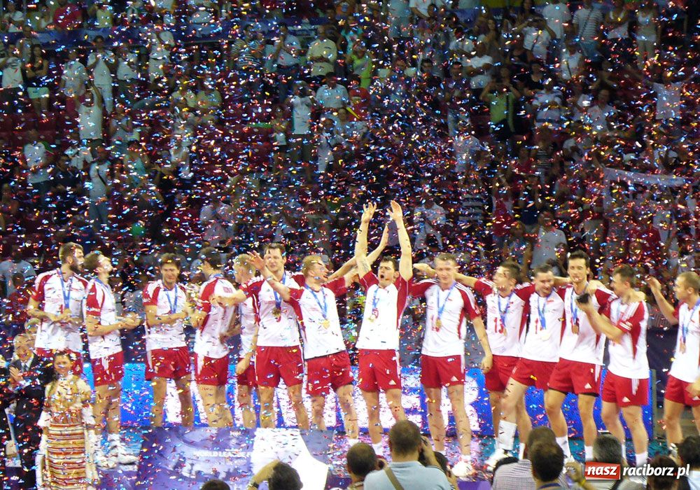 Zdjęcie w galerii na portalu naszraciborz.pl: Gorący raciborski doping na finał Ligi wiadomości z regionu