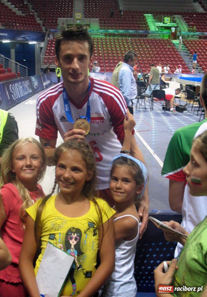 Zdjęcie w galerii na portalu naszraciborz.pl: Gorący raciborski doping na finał Ligi wiadomości z regionu