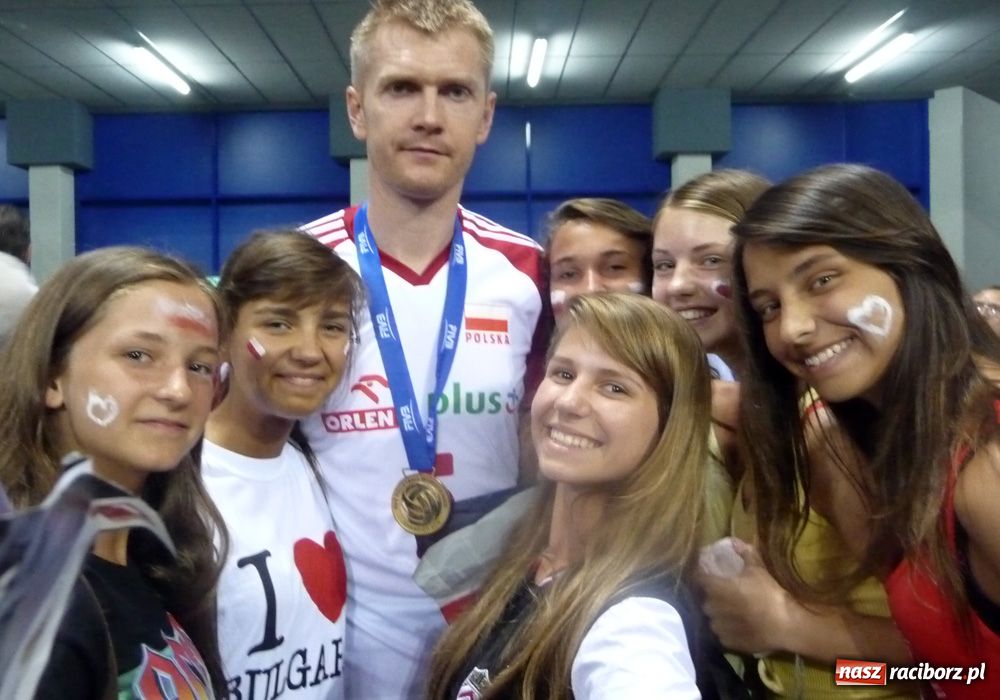 Zdjęcie w galerii na portalu naszraciborz.pl: Gorący raciborski doping na finał Ligi wiadomości z regionu