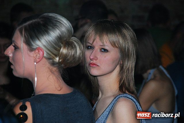 Zdjęcie w galerii na portalu naszraciborz.pl: Magiel towarzyski wiadomości z regionu