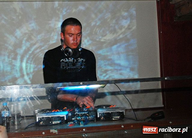 Zdjęcie w galerii na portalu naszraciborz.pl: Magiel towarzyski wiadomości z regionu