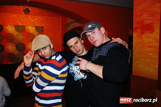 Zdjęcie w galerii na portalu naszraciborz.pl: Magiel towarzyski wiadomości z regionu