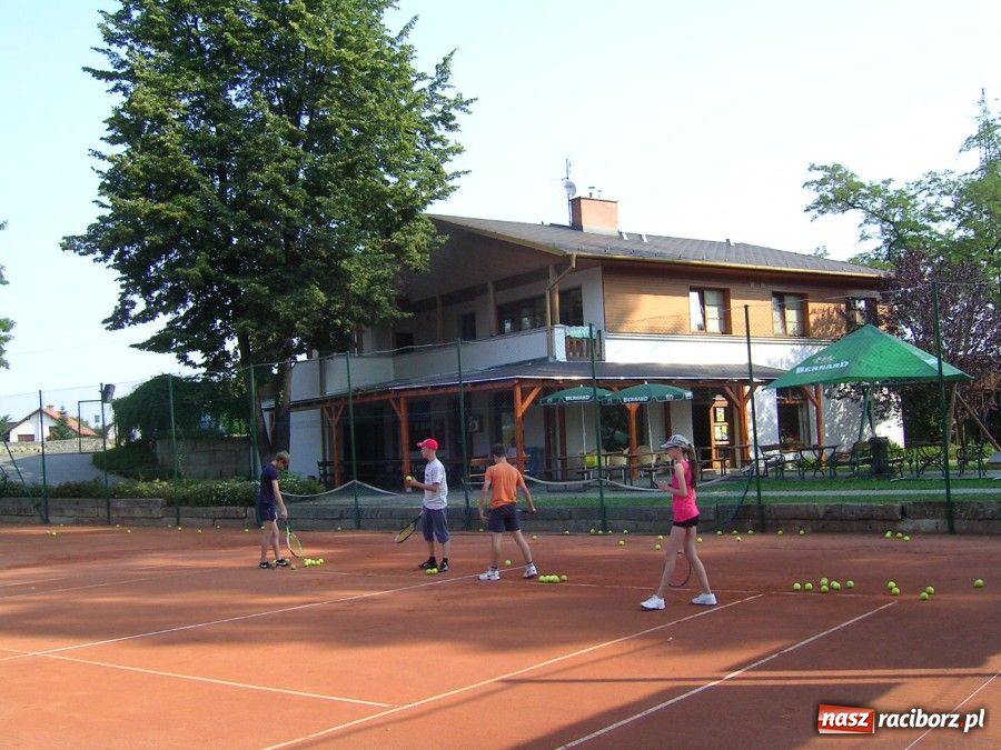 Zdjęcie w galerii na portalu naszraciborz.pl: Tenisiści TKKF Rafako trenują w Czechach wiadomości z regionu