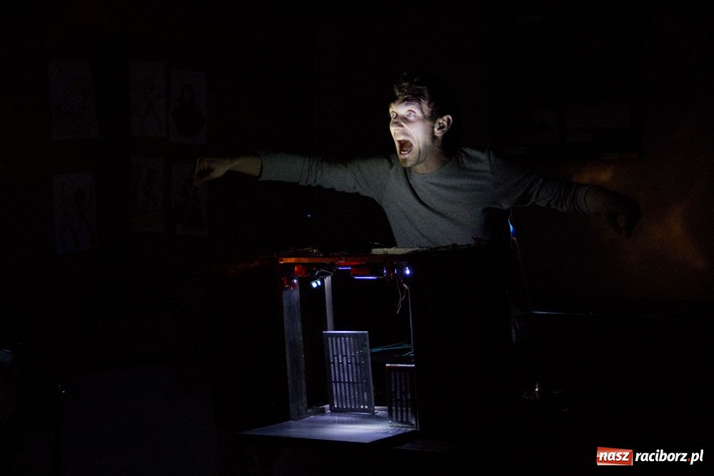 Zdjęcie w galerii na portalu naszraciborz.pl: Letni teatr - Żywoty świętych osiedlowych  wiadomości z regionu