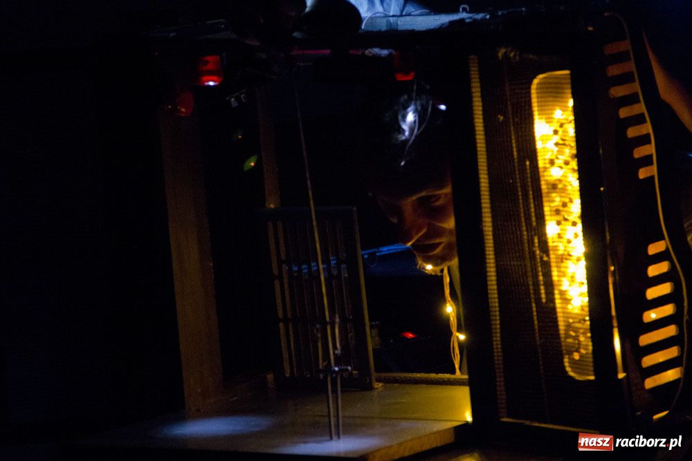 Zdjęcie w galerii na portalu naszraciborz.pl: Letni teatr - Żywoty świętych osiedlowych  wiadomości z regionu